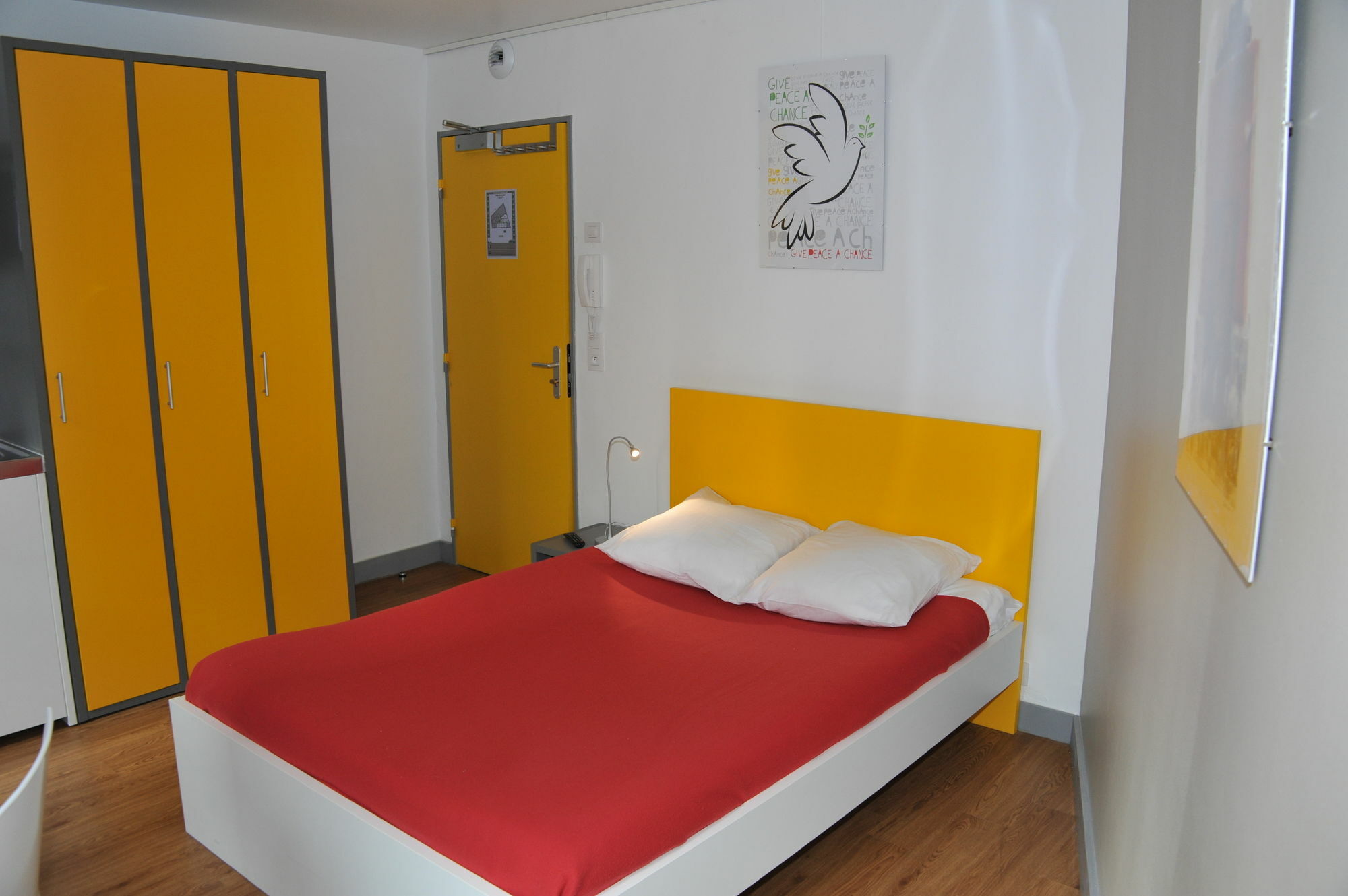 Hotel And De La Marne
